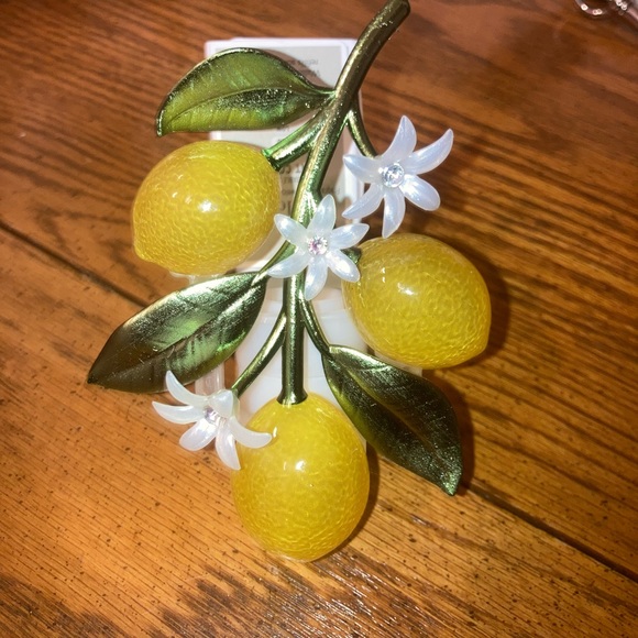 White Barn Wallflower Plug -  Lemon Branch - NWT - Picture 2 of 5